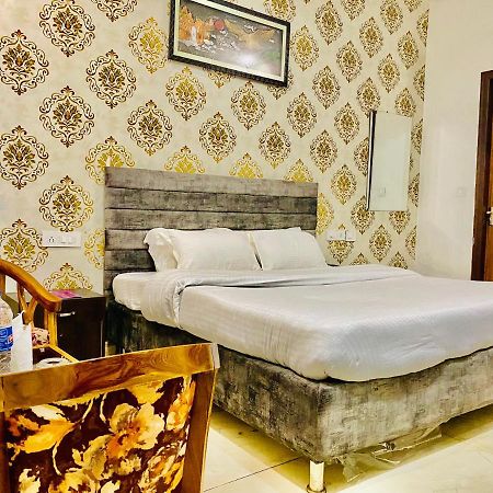 Hotel Hollywood - Family Hotel Zirakpur Екстер'єр фото