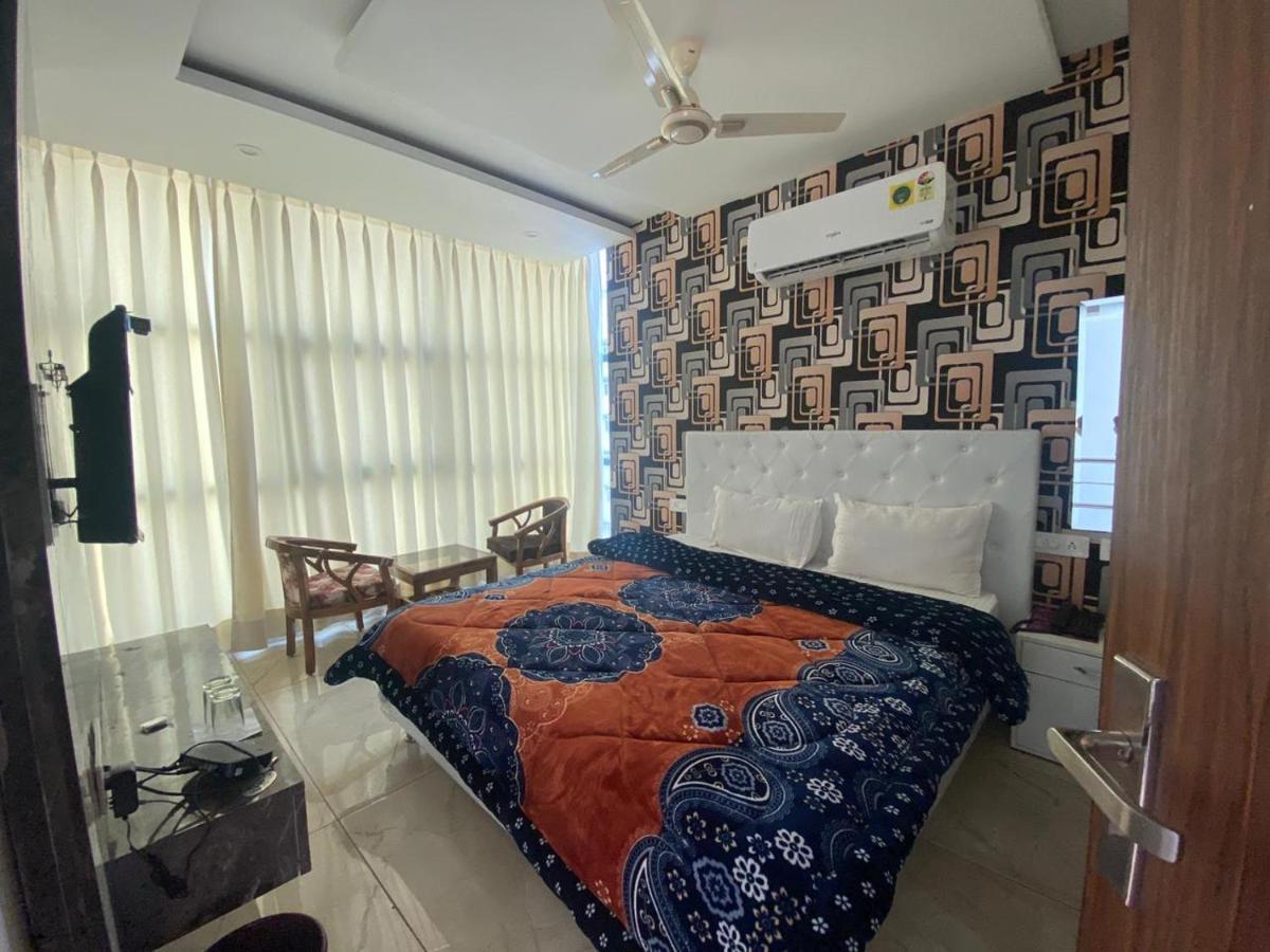 Hotel Hollywood - Family Hotel Zirakpur Екстер'єр фото