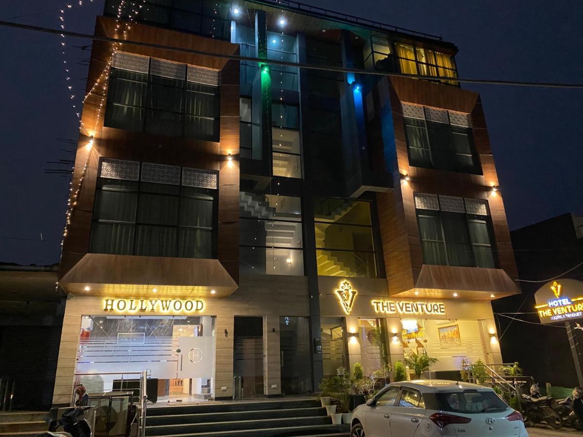 Hotel Hollywood - Family Hotel Zirakpur Екстер'єр фото